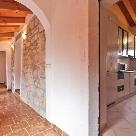 2 Bedroom Amazing Home In Rakotule * Rakotule